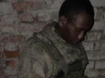 Šokantno početje ruskih vojakov: "Uporabil te bom kot odpirač konzerv" #video