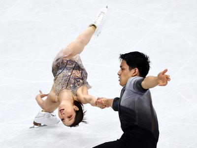 Zlato v prostem programu japonskima drsalcema