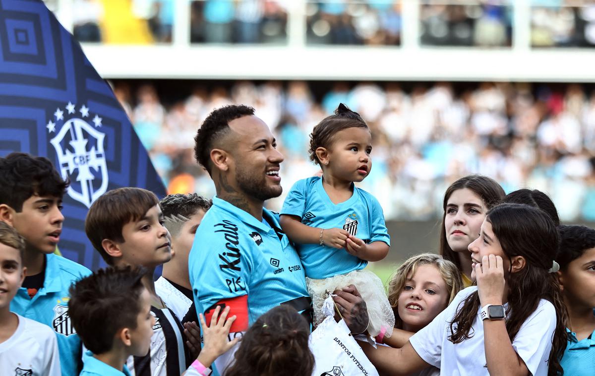 Neymar | Brazilski nogometni zvezdnik Neymar ostaja pri Santosu, kjer bi se rad čim bolje pripravil na svetovno prvenstvo 2026. | Foto Reuters