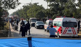 V samomorilskem bombnem napadu ubitih več ljudi #video