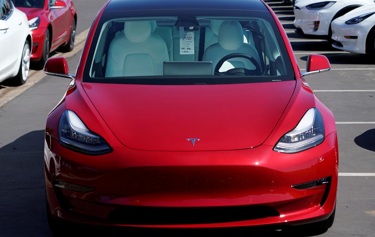 Tesla model 3 | Teslin model 3 čez tri leta očitno ne bo več cenovno najbolj dostopen avtomobil te znamke. | Foto Reuters