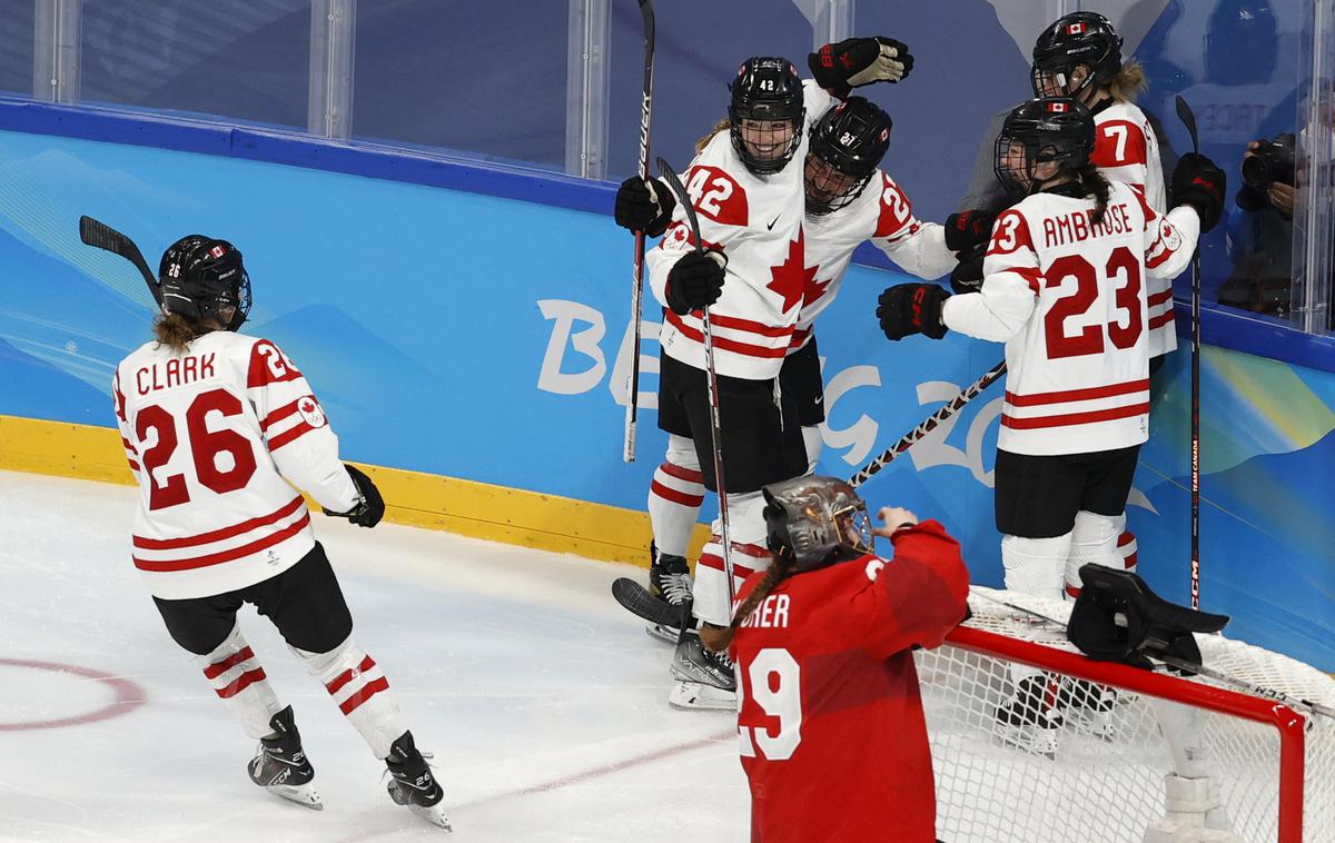 Kanada Švica polfinale OI | Kanadčanke so pričakovano opravile s Švicarkami  (10:3) in se kot prve uvrstile v finale. | Foto Guliverimage
