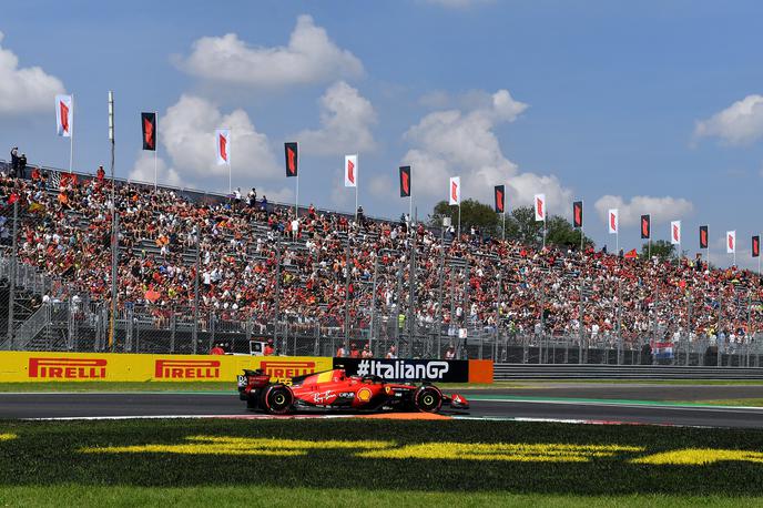 Monza Carlos Sainz Ferrari | Polne tribune tifosov srčno navijajo za zmago Ferrarija. | Foto Reuters