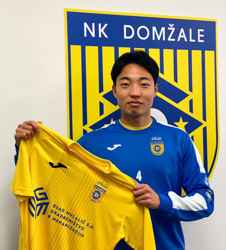 Korejec Kim je takoj po prihodu v igro stresel vratnico Celja, na koncu so si Štajerci gol zabili sami. | Foto: 