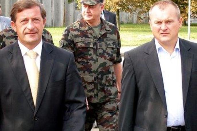 Erjavec preveril zaključna dela v Kadetnici