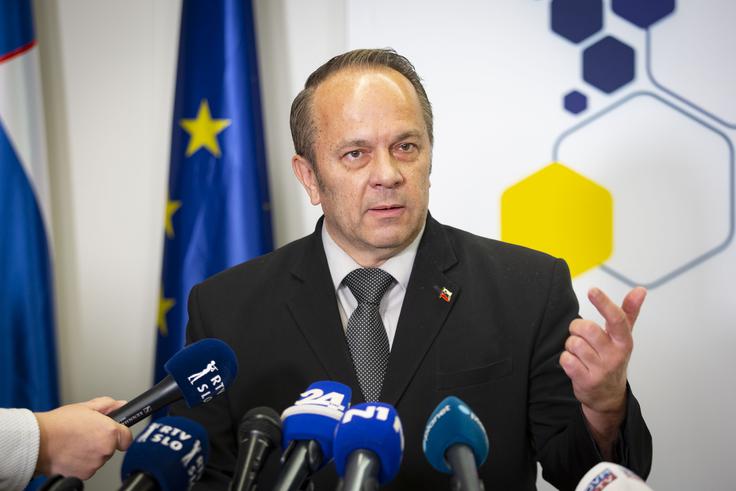 Branko Grims (SDS) bi moral v svoji podpori Trumpa še dlje – predlagati bi moral ustanovitev Trumpove nagrade, da bi za vedno pomnili, kdo je transformiral to stoletje. | Foto: Bojan Puhek