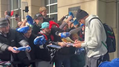 Neverjetni prizori pred hotelom Luke Dončića #video