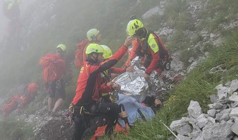 Zahtevno reševanje na Storžiču: slovenski planinec zdrsnil in se hudo poškodoval
