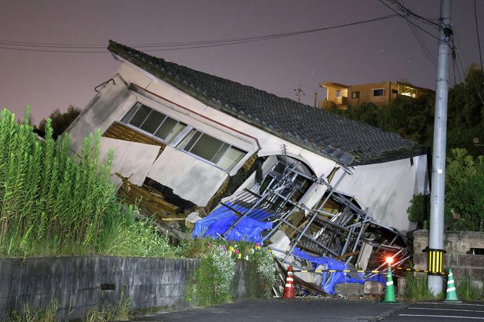 Potres Japonska | Japonska je minuli četrtek prvič izdala opozorilo pred povečanim tveganjem "megapotresa", potem ko sta državo stresla močna potresa z magnitudama 6,9 in 7,1. | Foto Reuters