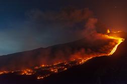 Po izbruhu Etne zaradi pepela moten letalski promet v Catanii