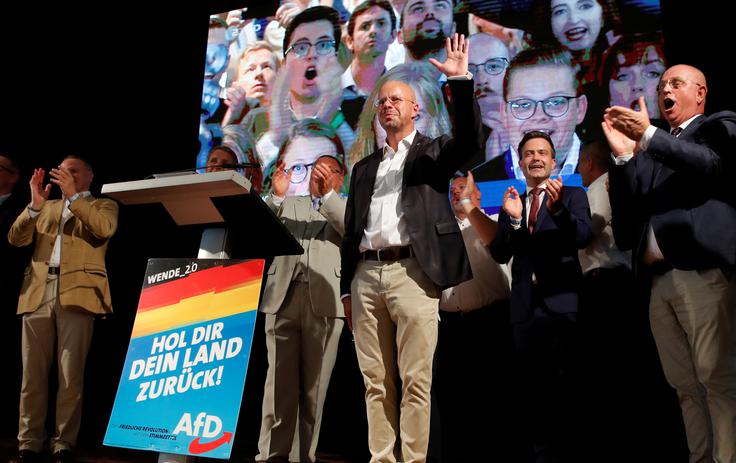 Populistična skrajno desna Alternative za Nemčijo (AfD) na volitvah ni zmagala, je pa izboljšala svoj volilni odstotek. | Foto: Reuters