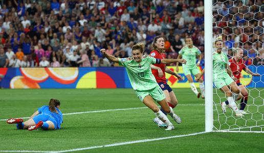 Italijanke z golom v 90. minuti izločile neporažene Norvežanke