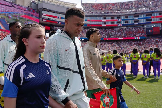 Francija nadigrala Maroko, Mbappe ujel Messija!