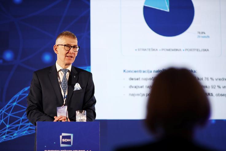 "Državne družbe niso le stabilen del gospodarstva, ampak motor razvoja in inovacij," je na korporativni konferenci SDH poudaril predsednik uprave Žiga Debeljak. | Foto: Anže Godec