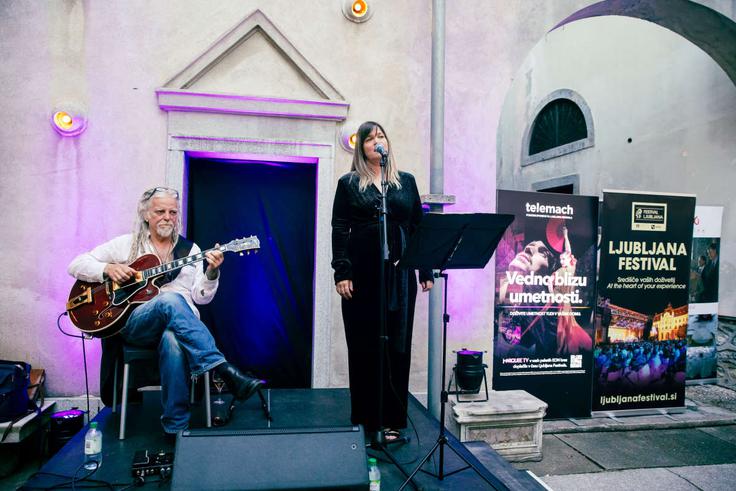 Vokalistka Ana Vipotnik in kitarist Igor Leonardi. | Foto: Sandi Fišer / Telemach