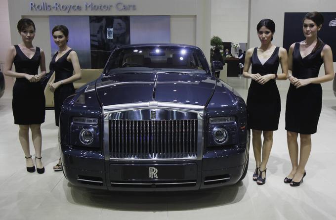 Rolls Royce Phantom Drophead Coupe je bil najprestižnejši avtomobil, ki ga je novozelandska policija zasegla Kimu Dotcomu. Polno opremljen stane več kot pol milijona evrov. | Foto: Reuters