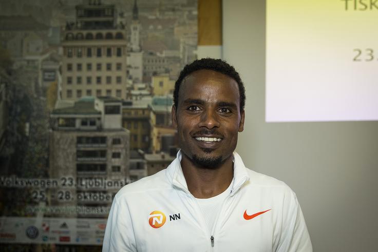 Tudi etiopski maratonec Ayele Abshero si želi rekorda. Letos je bil s časom 2;07:19 tretji najhitrejši v Hamburgu. V Ljubljani računa na zmago ali drugo mesto. | Foto: Ana Kovač