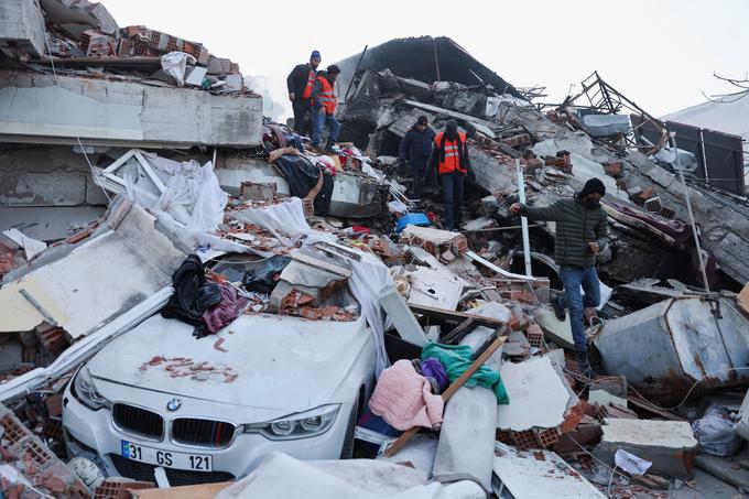 Svetovna zdravstvena organizacija (WHO) ocenjuje, da bi bilo v potresu lahko skupno prizadetih kar 23 milijonov ljudi, od tega okoli pet milijonov pripadnikov ranljivih skupin, predvsem sirskih beguncev. | Foto: Reuters