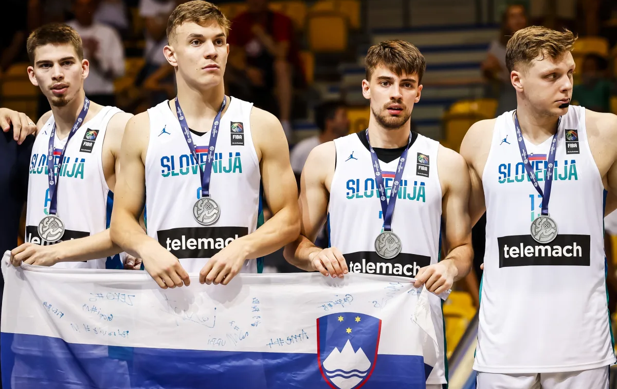 Slovenija u20 srebro | Slovenski reprezentanti do 20 let so morali v finalu evropskega prvenstva priznati premoč le Franciji. | Foto FIBA