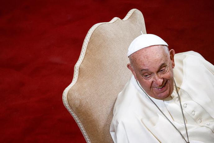 Tako se bodo leto dni po smrti spomnili papeža Frančiška