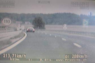Po pomurski avtocesti divjal 214 kilometrov na uro