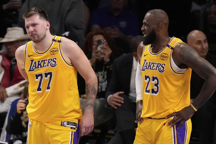 LeBron presenetil: Davis je povedal, kaj si želi, pa je bil teden zatem zamenjan