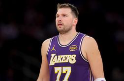 Komu koristijo posnetki Luke Dončića v lisicah?