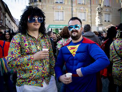 Po Sloveniji se začenja pustno rajanje, previdno v prometu