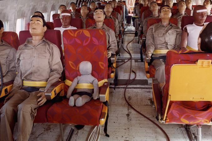 Pri Nasi in FAA so kasneje ocenili, da bi namerno strmoglavljene letala preživelo od 23 do 25 odstotkov od 113 potnikov, če bi bili ti pravi ljudje, ne plastične lutke.  | Foto: NASA
