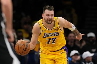 Dončiću se po nenavadni drami v Denverju ni smejalo #video