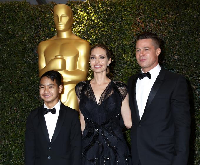 Maddox, Angelina in Brad na podelitvi oskarjev leta 2013 | Foto: Reuters