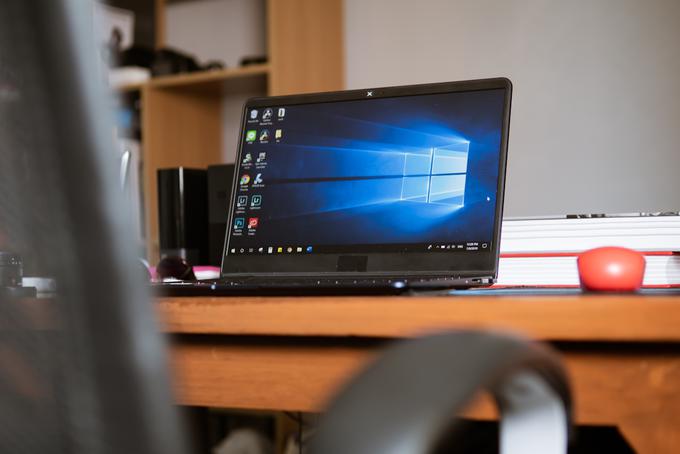 Marsikdo bo moral do oktobra 2025, če bo želel uporabljati Windows 11, kupiti celo nov računalnik.  | Foto: Shutterstock