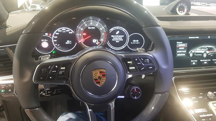Prestiž, luksuz in moderna zasnova za voznika panamere sport turismo. | Foto: Gregor Pavšič