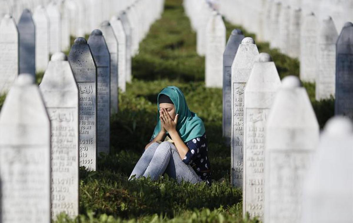 Srebrenica | Genocid v Srebrenici, v katerem so pripadniki vojske Republike Srbske samo v nekaj dneh po zavzetju te bošnjaške enklave 11. julija 1995 ubili 8.372 Bošnjakov, s čimer se uvršča med največje zločine proti človečnosti na evropskih tleh. | Foto Reuters