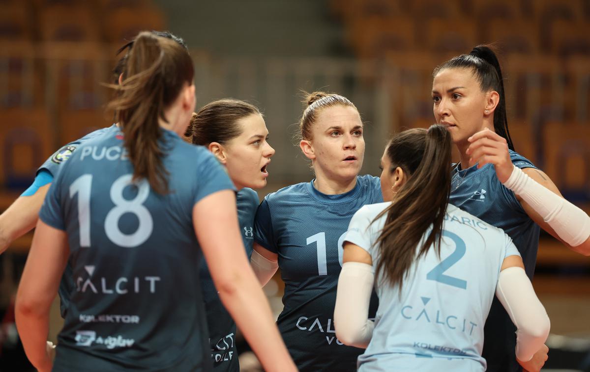 Calcit Volley, liga prvakinj | Vodilne Kamničanke gostijo Šempetranke. | Foto www.alesfevzer.com