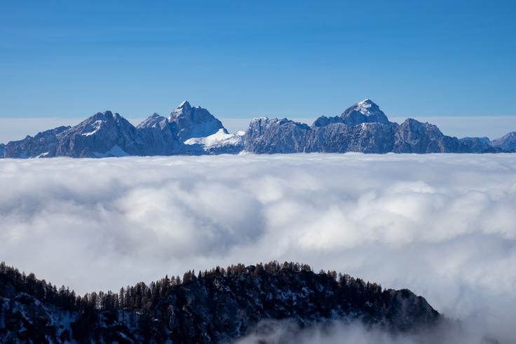 Saj ju prepoznate, kajne? Levo je Jalovec, desno pa Mangart. | Foto: Matej Podgoršek