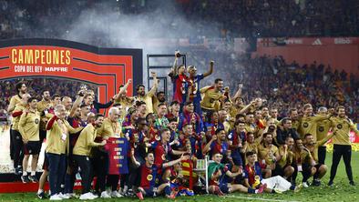 Po nori tekmi v Sevilli in seriji preobratov pokalna lovorika v rokah Barcelone