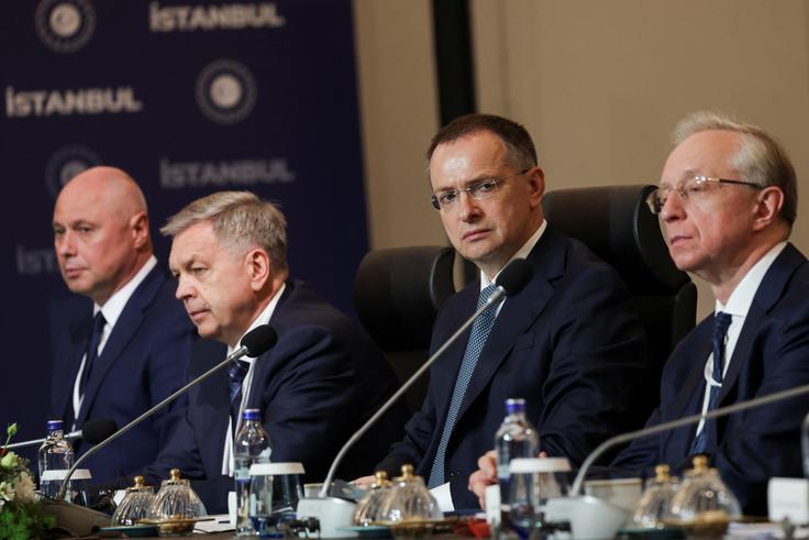 Ruska delegacija na mirovnih pogajanjih z Ukrajino 23. julija v Istanbulu | Foto: Reuters