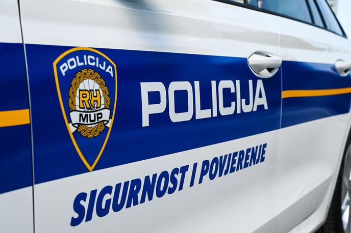 policija, Hrvaška, hrvaška policija | Policisti so v hiši moškega, ki je gol razgrajal po zagrebških ulicah, našli truplo starejše ženske. | Foto Shutterstock