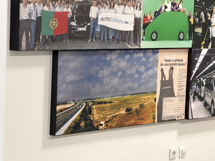 Spomin na nekdanjo pokrajino, kjer zdaj stoji tovarna. | Foto: Gregor Pavšič