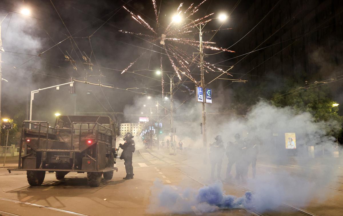 protesti, Beograd | Policija se je, namesto da bi ščitila državljane, spremenila v podaljšano roko Srbske napredne stranke, meni Bojan Pajtić, profesor s pravne fakultete v Novem Sadu. | Foto Reuters