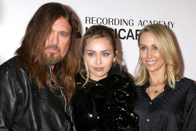 Billy Ray Cyrus s hčerko Miley in ženo Tish leta 2019 | Foto: Guliverimage/Imago Lifestyle