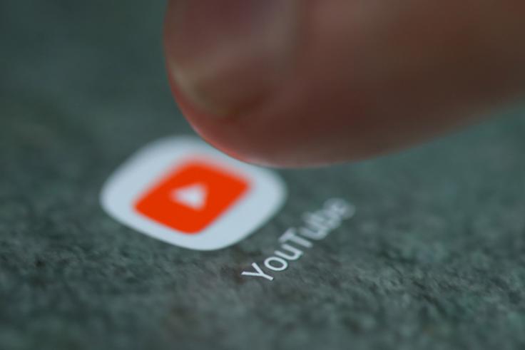 YouTube je tako uporabnikom kot regulatorjem pred časom obljubil, da se bo zaradi več incidentov pospešeno lotil iskanja rešitev, kako se boriti z videoposnetki z najbolj neprimerno vsebino. Kliknite na fotografijo in preberite celotno zgodbo o tem, kaj se je sploh zgodilo.  | Foto: Reuters