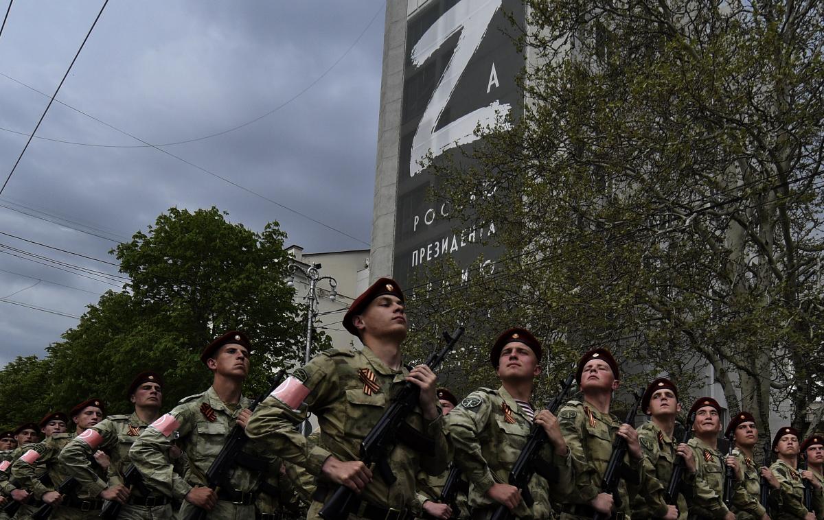 Z, ruski vojaki, črka Z | Ruska agresija na Ukrajino traja že 206 dni, in sicer se je začela 24. februarja letos. | Foto Guliver Image