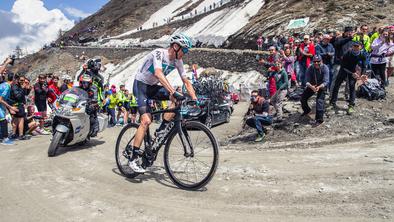 Zaradi snega ogrožena spektakularna kraljevska etapa Gira