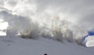 Snežni plaz v Rusiji pod seboj pokopal šest najstnikov