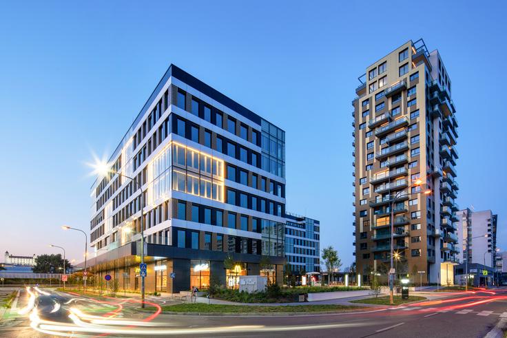 Einpark Offices v Bratislavi Poslovni kompleks Einpark v Bratislavi, ki ga je zasnoval slovenski arhitekturni biro Ofis, ima certifikat LEED Platinum. | Foto: