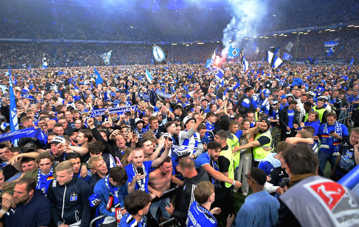 Hamburger SV | Navijači so v Hamburgu izgubili razsodnost, po slavju so sledili še neredi z več ranjenimi. | Foto Reuters