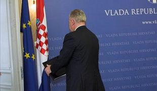 Sanader je odstopil kot premier in predsednik HDZ