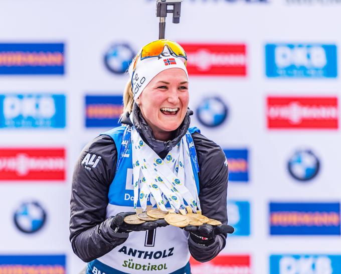 Marte Olsbu Roeiseland je pred letom dni na prvenstvu v Anterselvi osvojila pet kolajn. | Foto: Sportida